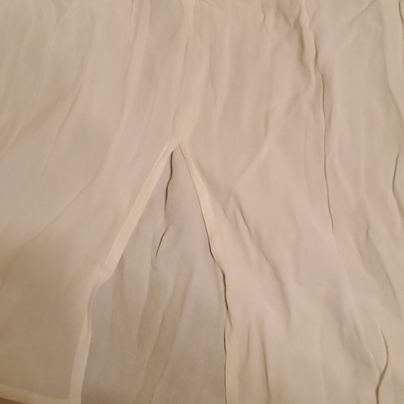 White top - Picture 3 of 5